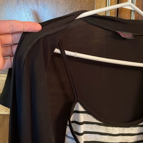 Agenda mock tank with short sleeve light sweater set. - Picture 2 of 6